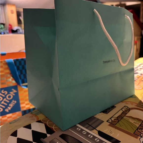 Tiff & Co. - Picture 4 of 5